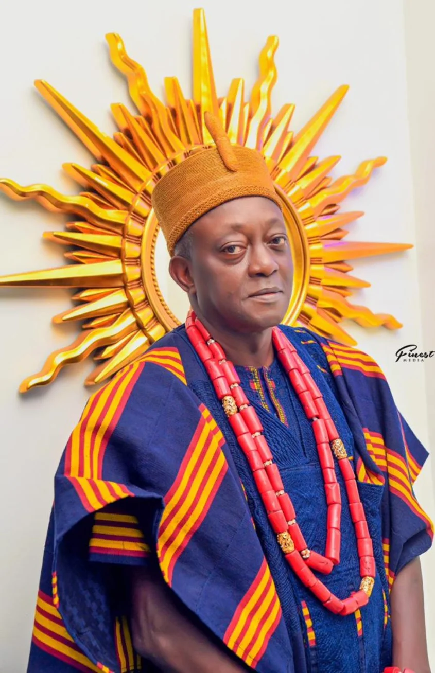 Agura of Gbagura royal regalia